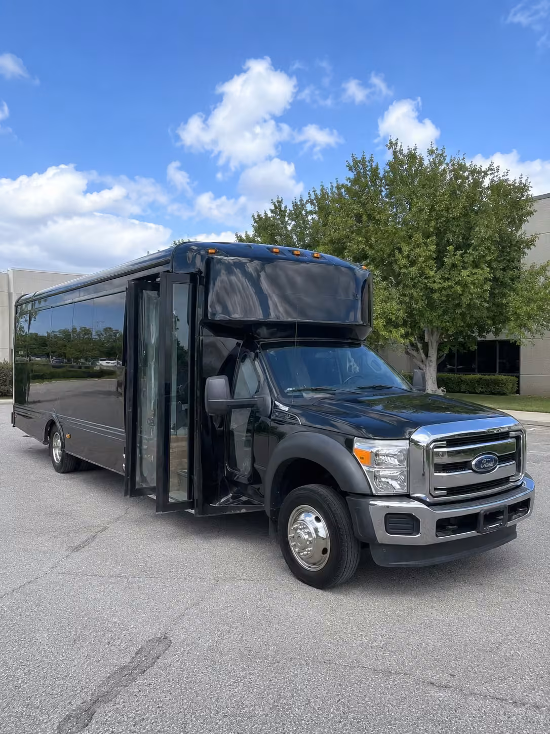15 passenger party bus